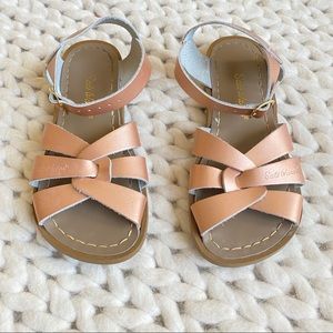 Salt Water Sandals Rose Gold, size Big Kid 2